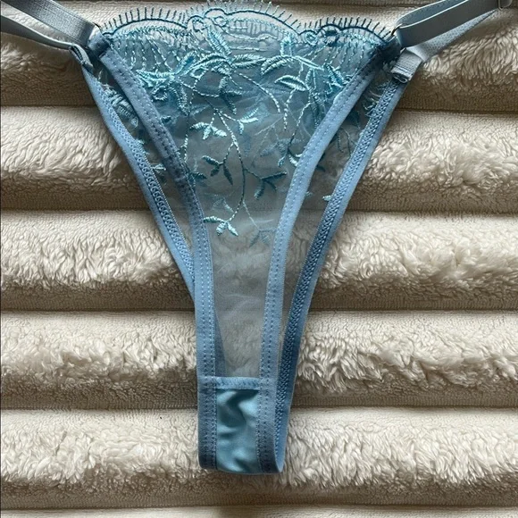 NWOT Elegant Blue Floral Lace Lingerie Set! - Picture 8 of 9